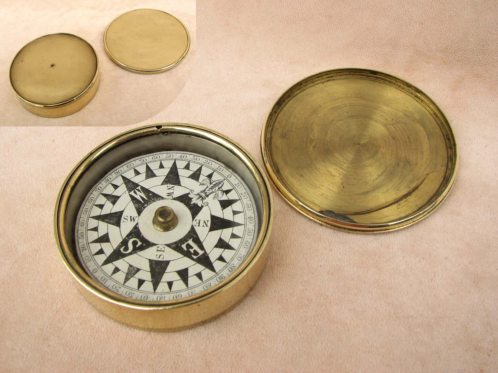Early Victorian brass cased pocket compass with floating dial